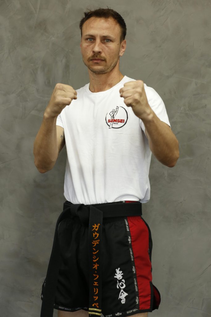 Felipe Gaudêncio sensei de kickboxing no sensei dojo